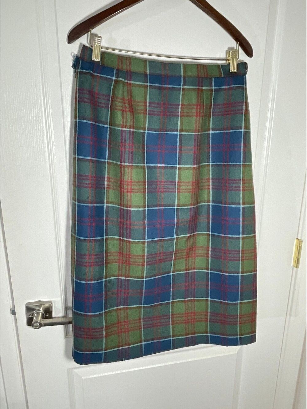Fabulous 100% wool tartan kilt never worn selvedge edge hem great fabric - Picture 2 of 7